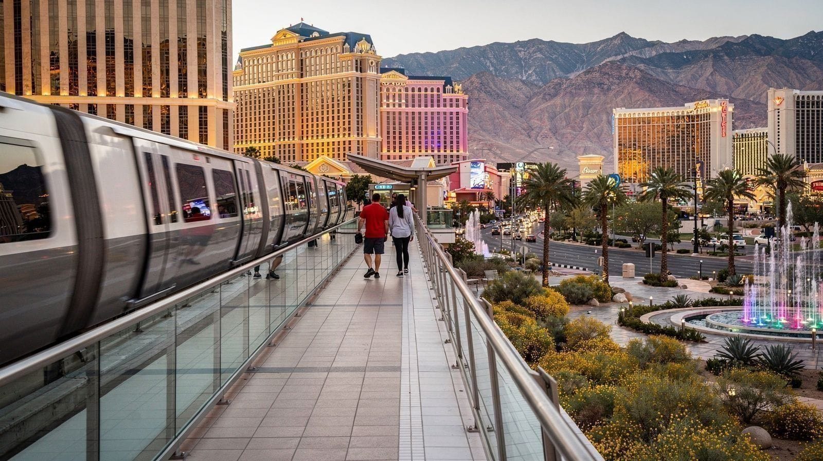 Monorail, bus RTC ou VTC : se déplacer sur le Strip