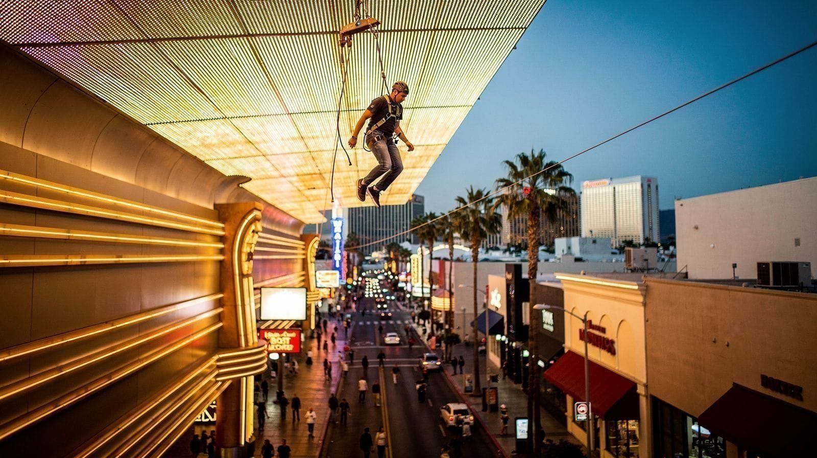 Guide de la tyrolienne SlotZilla : Zipline contre Zoomline sur Fremont Street
