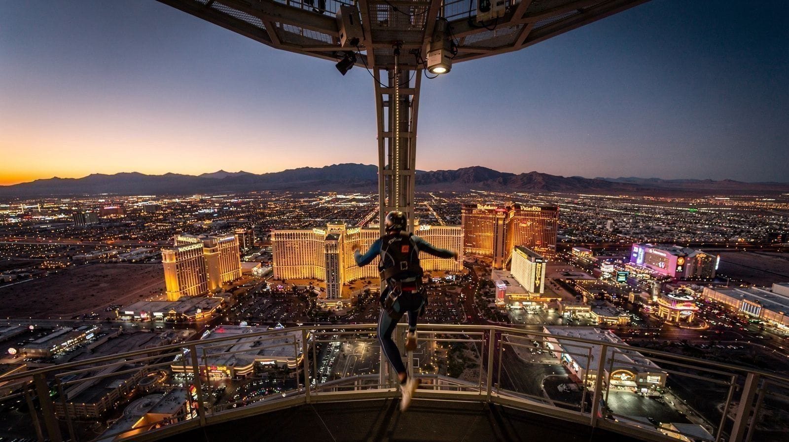 SkyJump et sensations fortes au STRAT